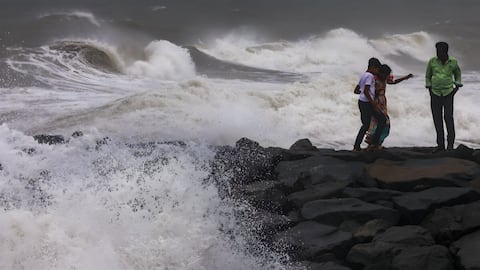 'Ditwah' weakens to deep depression; 330 dead in Sri Lanka 