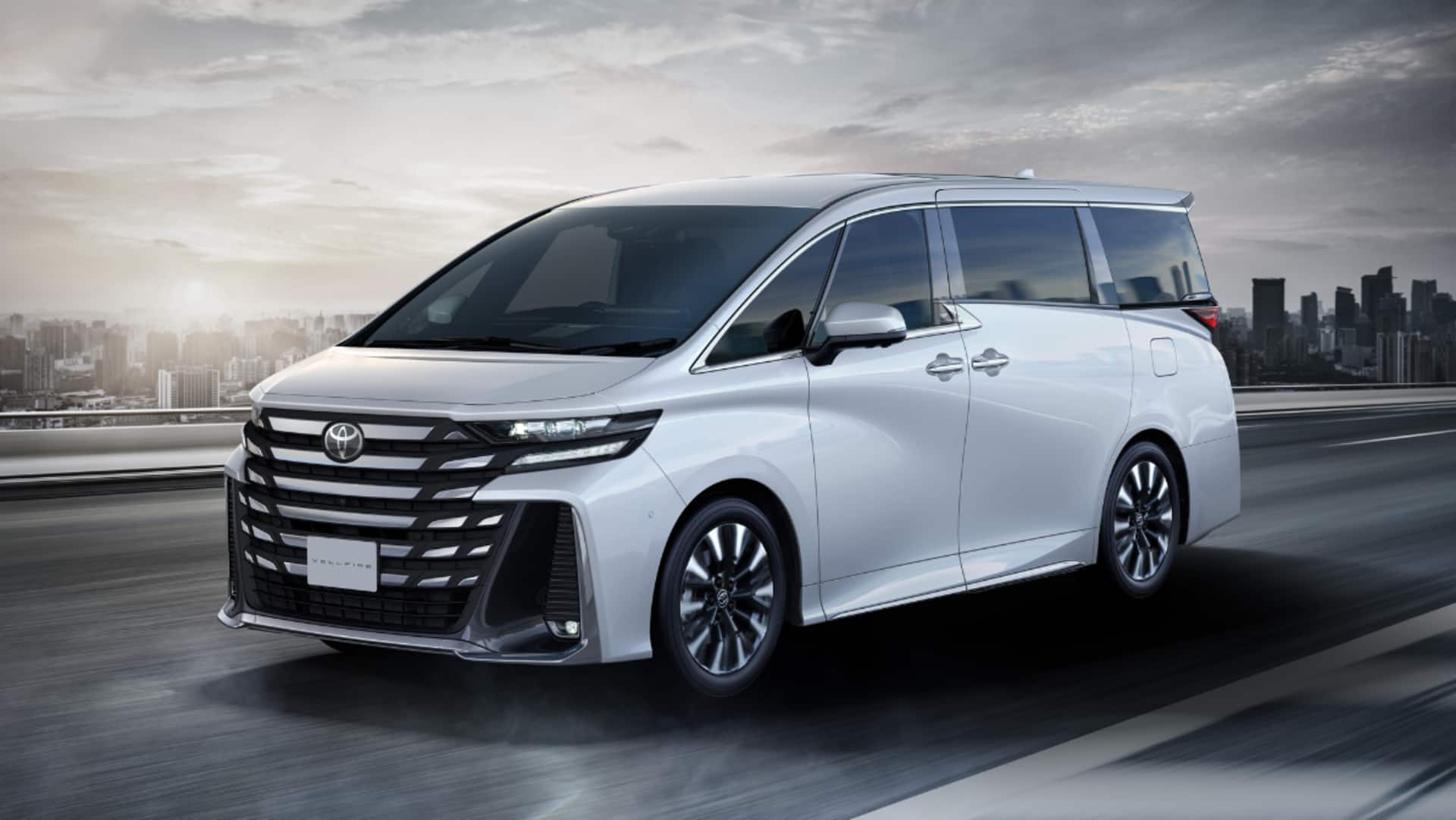 2024 Toyota Vellfire minivan v/s 2023 model: Check upgrades