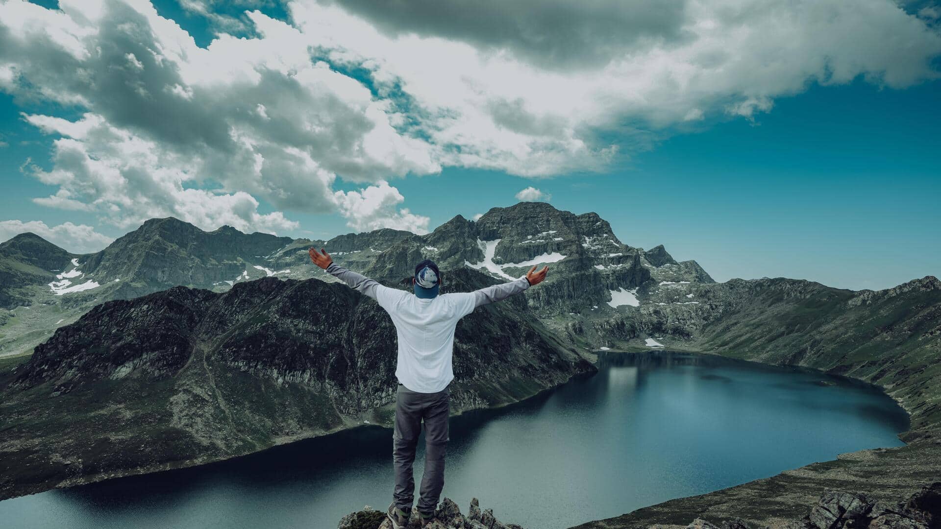 Tadasana: 5 mountain pose variations for a stronger core