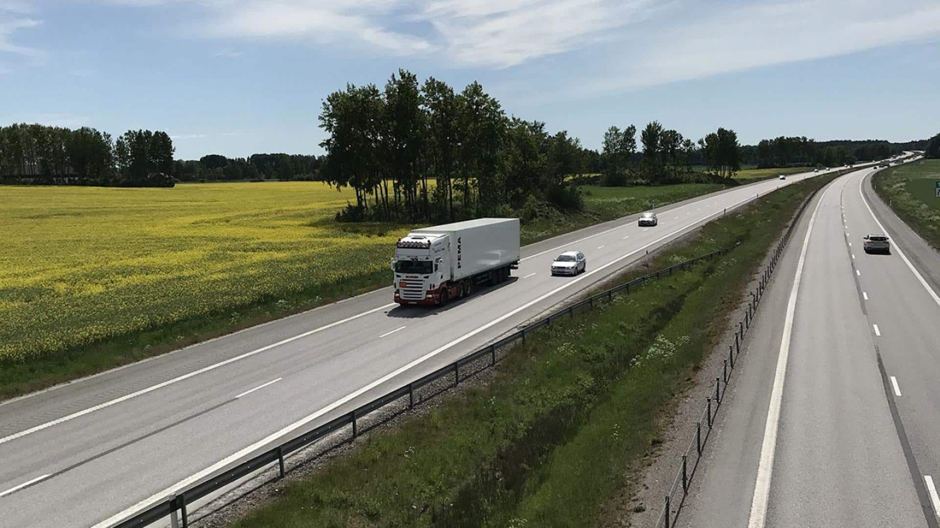 How Sweden's electrified road will charge EVs on the go