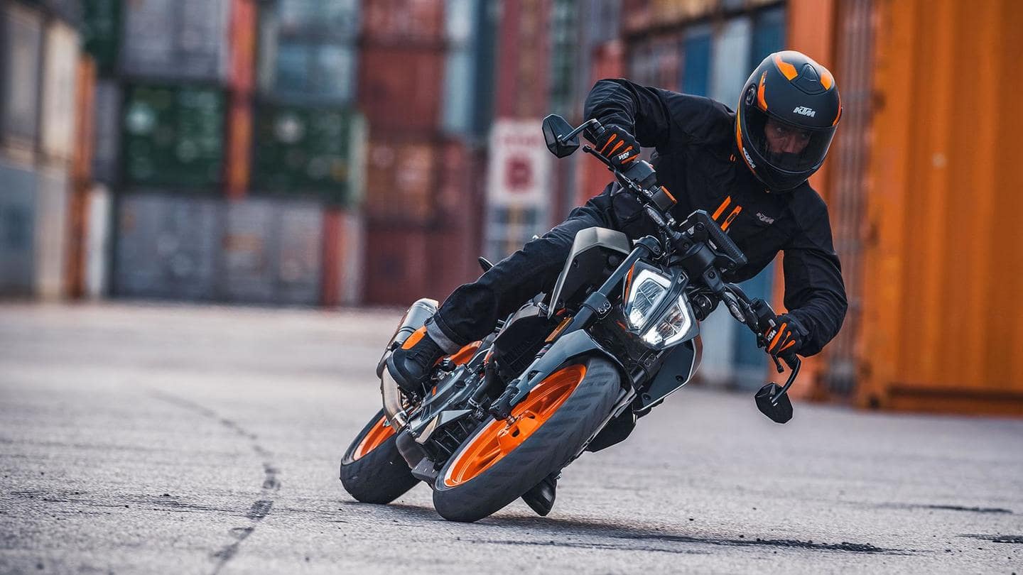 2023 KTM 390 Duke spied on test; design details revealed