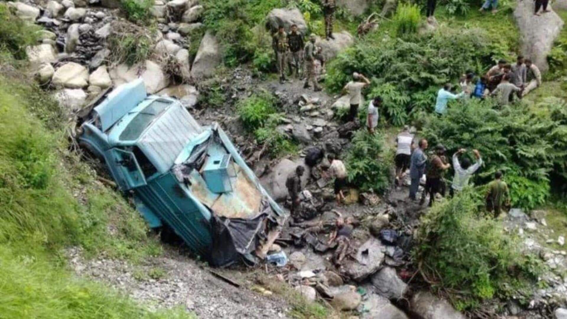 J&K: Bus plunges into gorge; 3 jawans killed, 12 injured J&K: Bus plunges into gorge; 3 jawans killed, 12 injured