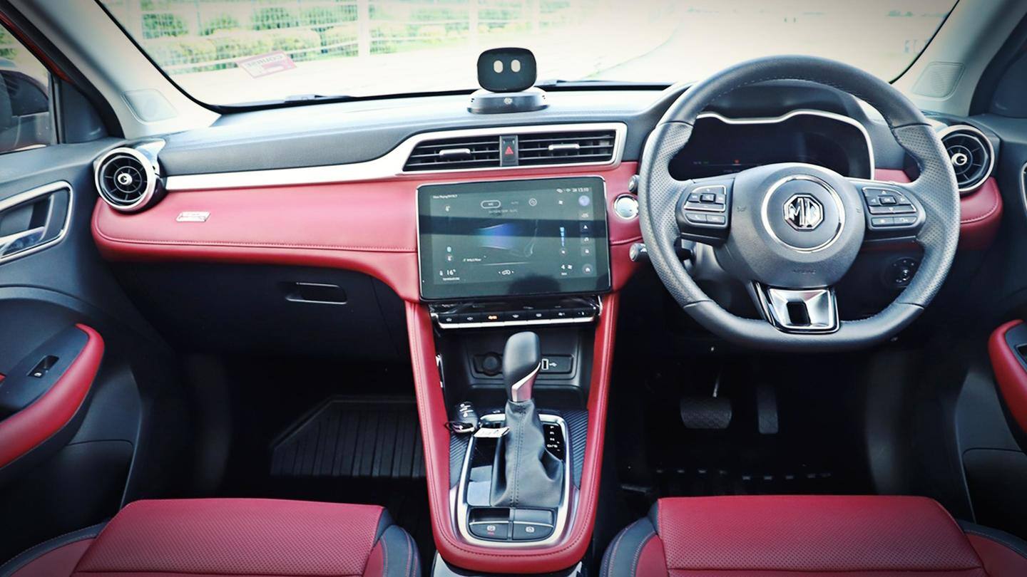 The vehicle has an electronic steering wheel The vehicle has an electronic steering wheel