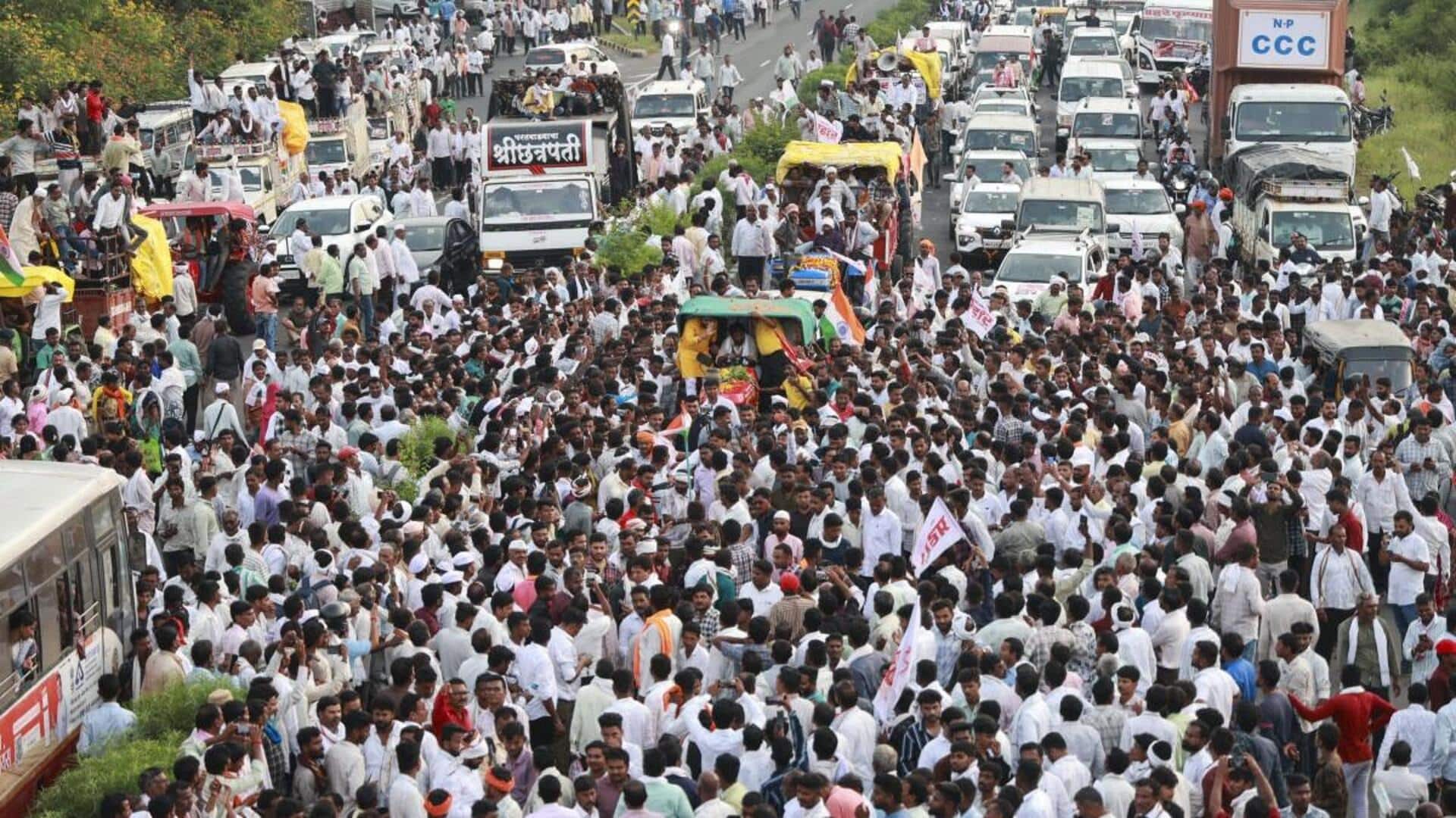Maharashtra farmers block highway; threaten to stop trains over loans Maharashtra farmers block highway; threaten to stop trains over loans