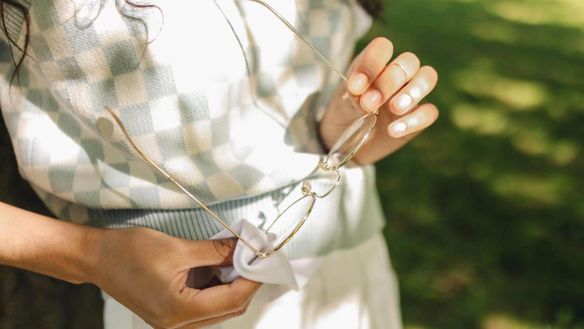 How to keep your glasses clean and scratch-free