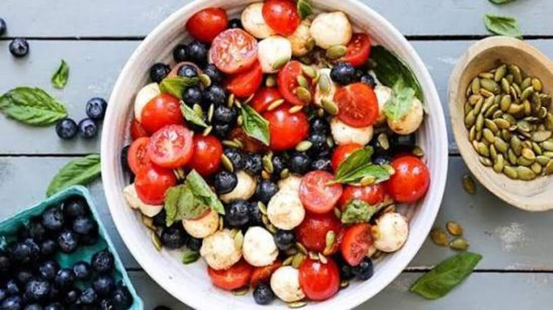 Thyme and blueberry salad: A fiber-rich bowl