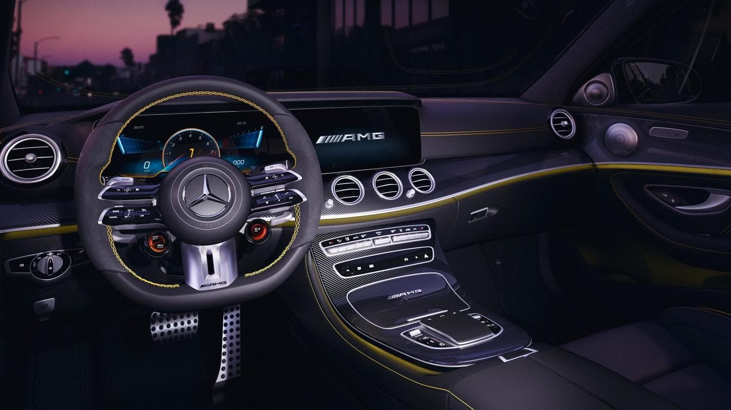 It offers an AMG Performance steering wheel It offers an AMG Performance steering wheel