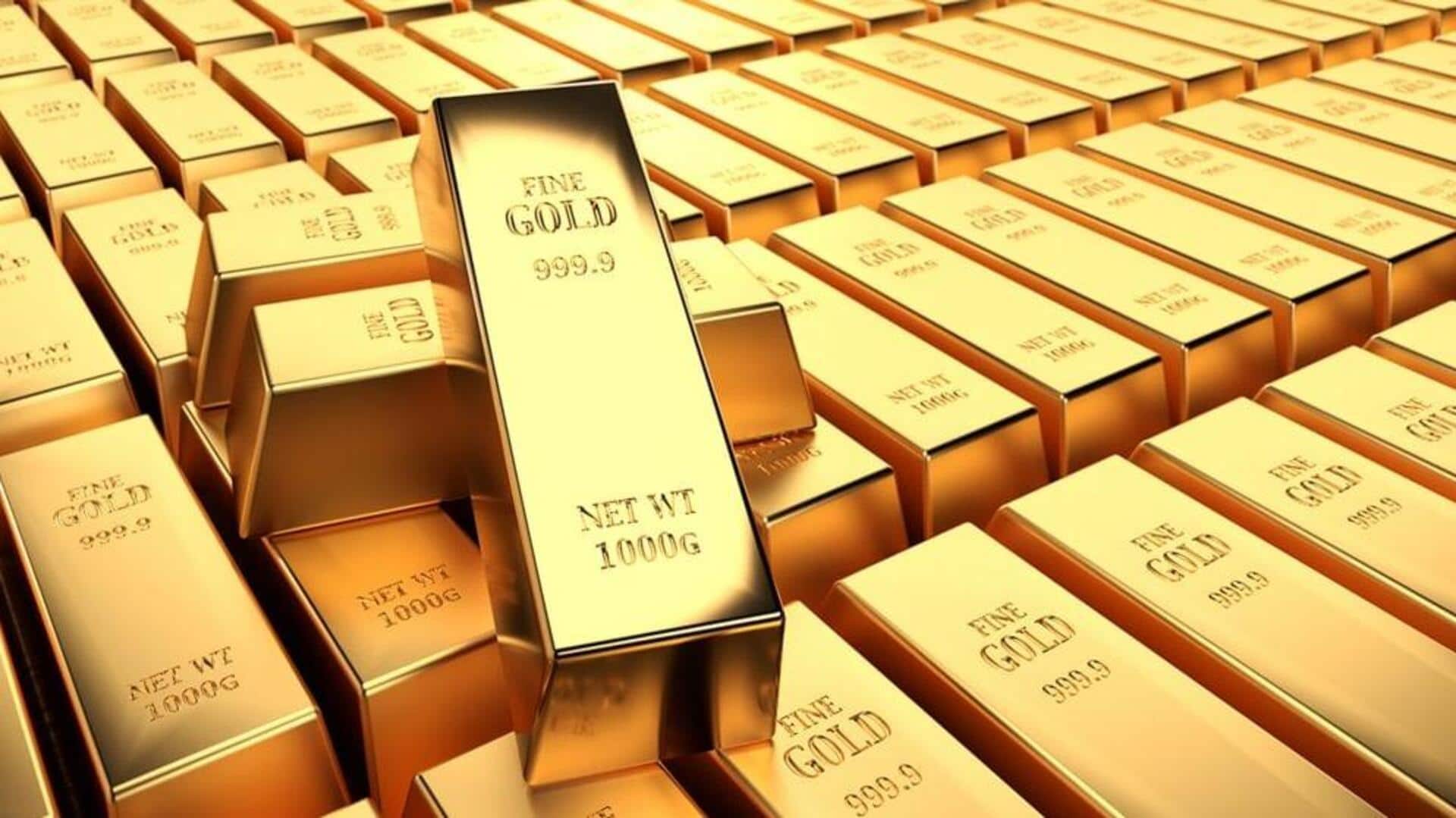 Gold touches new high of Rs. 62,602 amid weakening Dollar