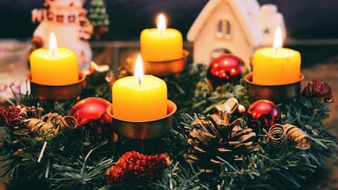 Crafting Christmas cheer: Candle-making guide for festive home decor