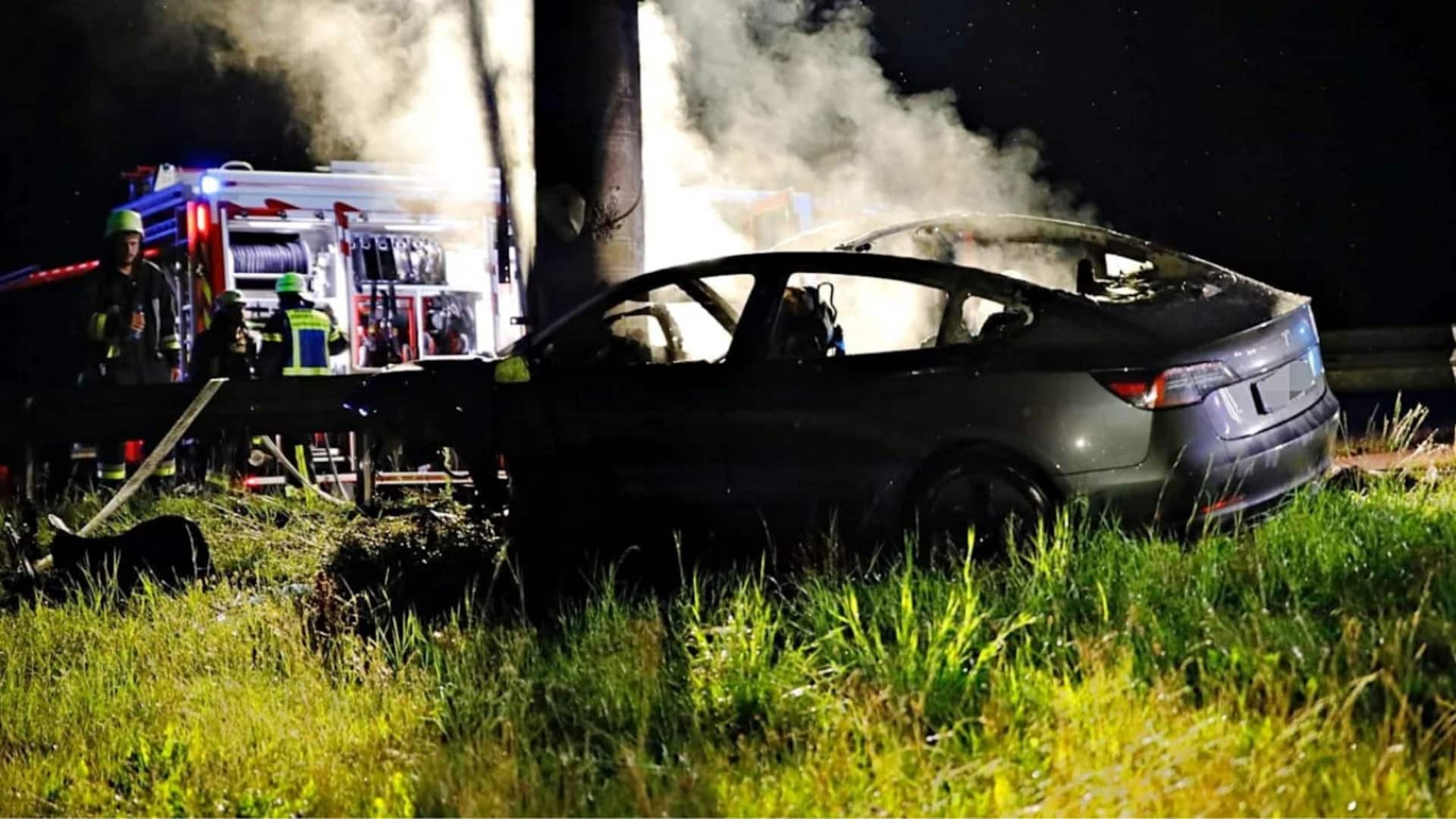 US: Tesla sued after trapped driver burned alive