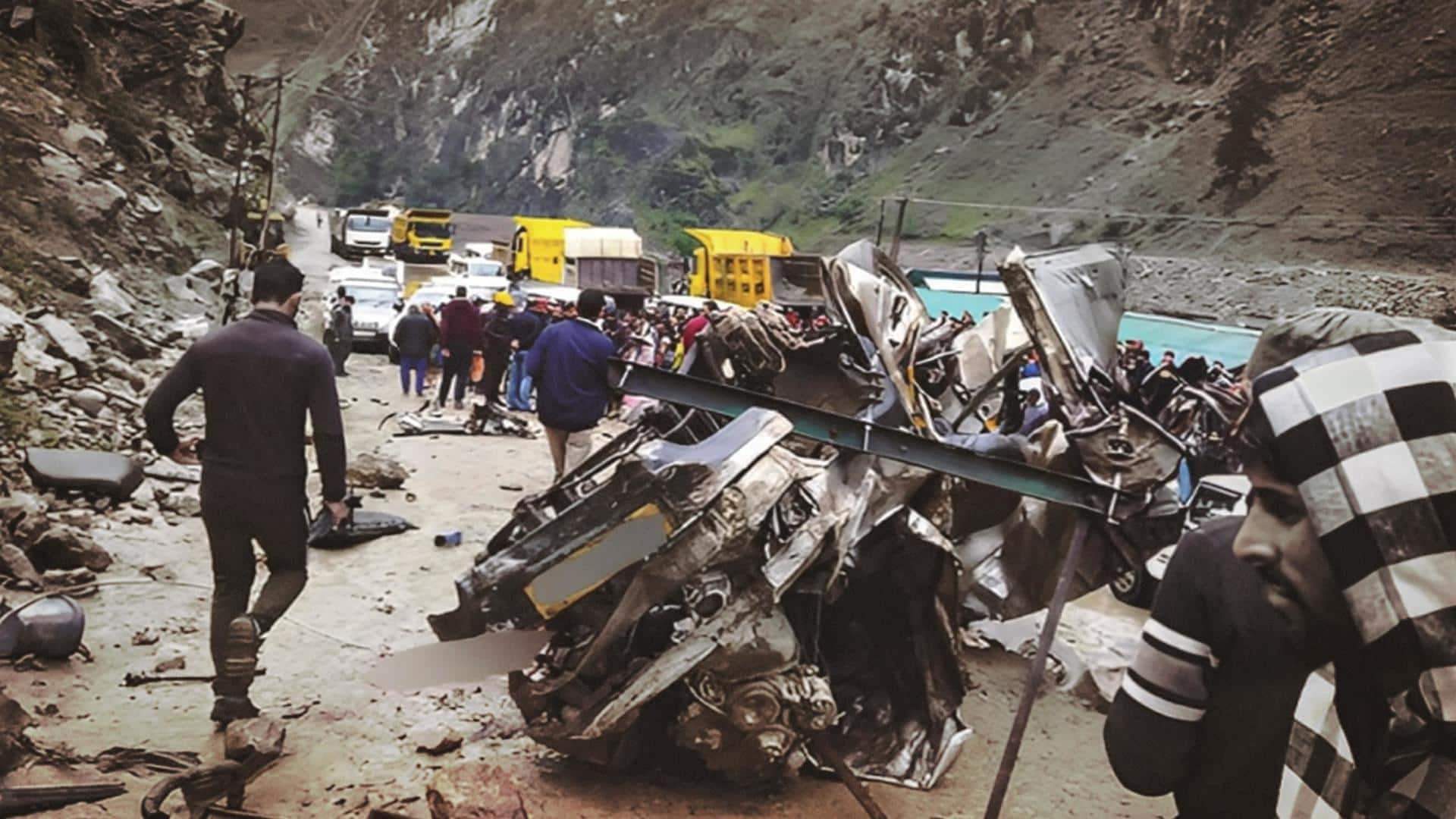 J&K: 7 dead, 1 critically injured in road accident