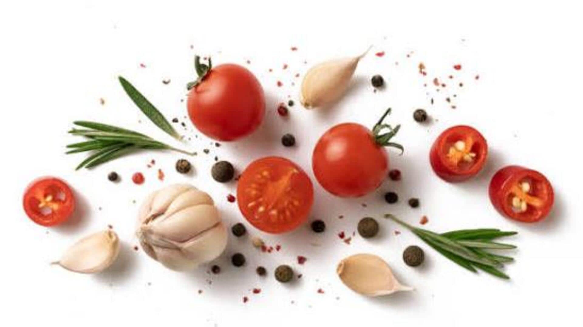 Garlic and tomatoes are the perfect flavor combo!