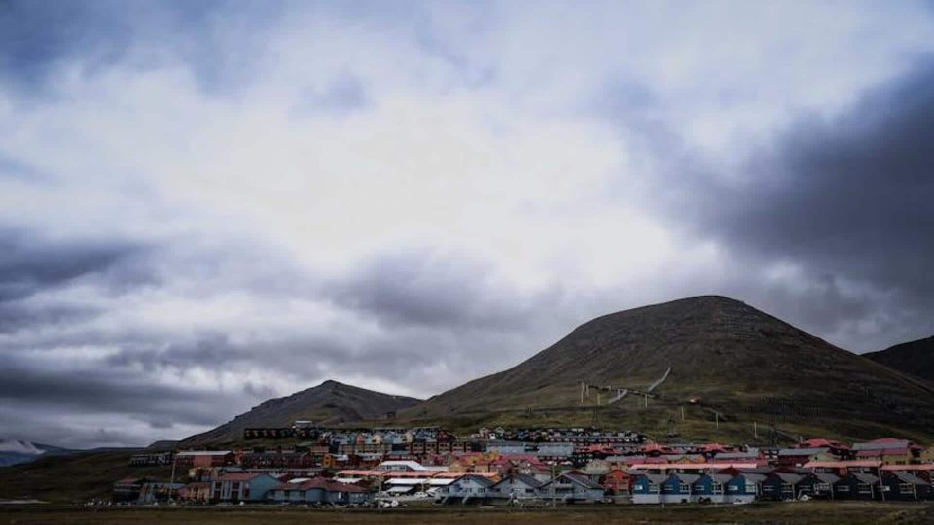 Navigate the Arctic beauty: Sailing through Svalbard, Norway