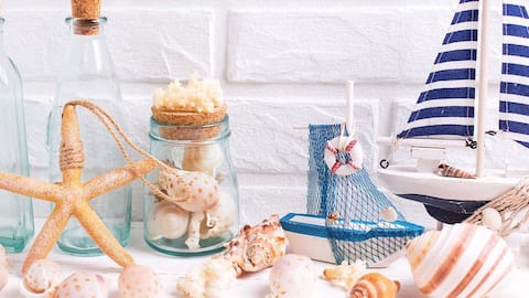 What is nautical decor?