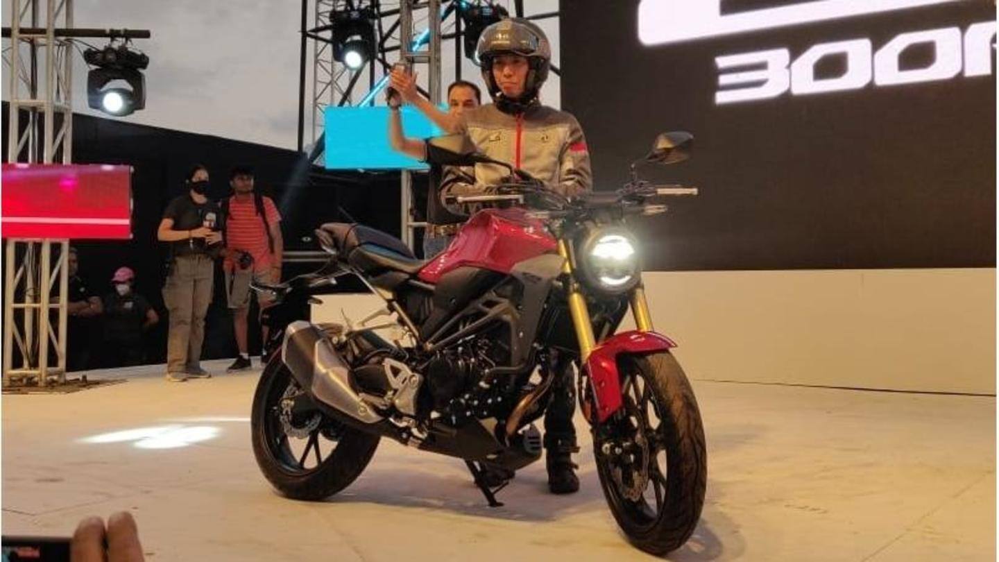 There are disc brakes on both the wheels There are disc brakes on both the wheels