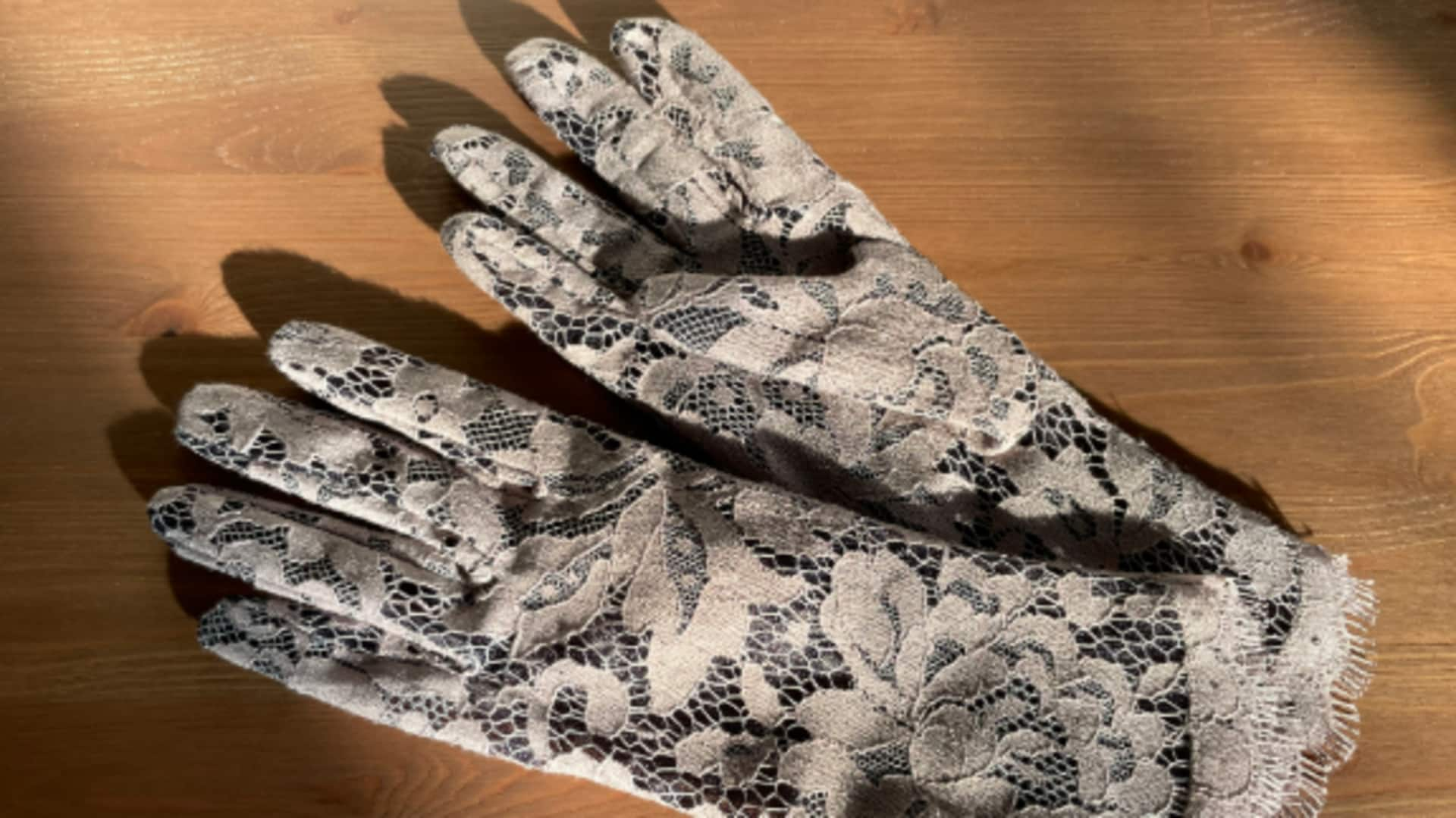 5 stunning lace gloves to pair with silk nightgowns