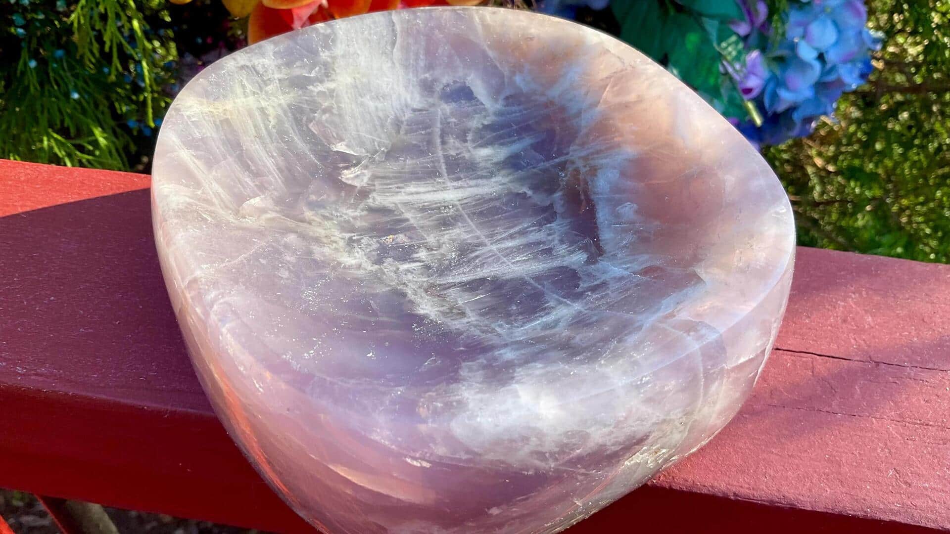 How to use quartz display bowls to transform tabletops  