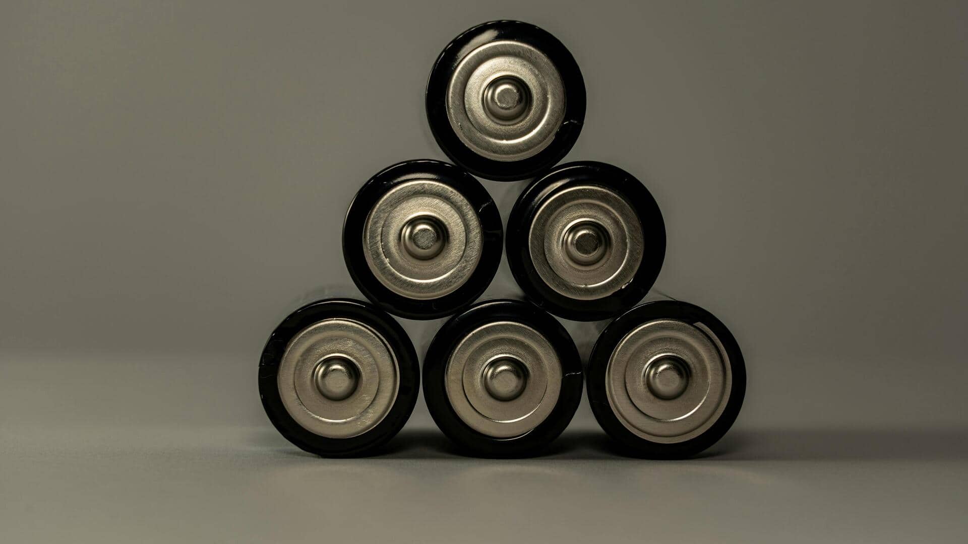 How to store batteries safely and neatly