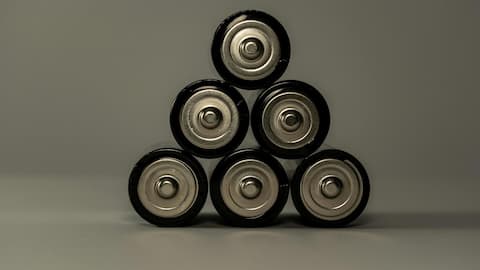 How to store batteries safely and neatly
