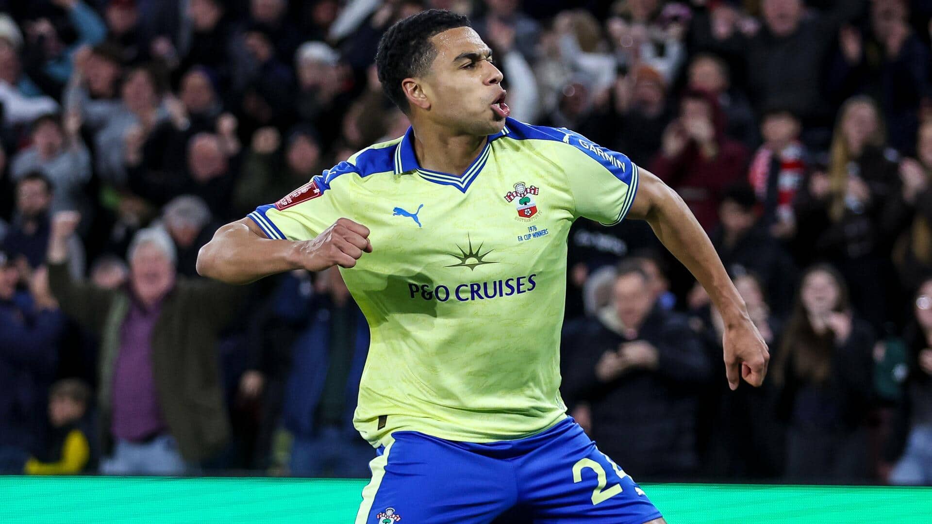 Fulham agree deal to sign Southampton's Shea Charles for £26m
