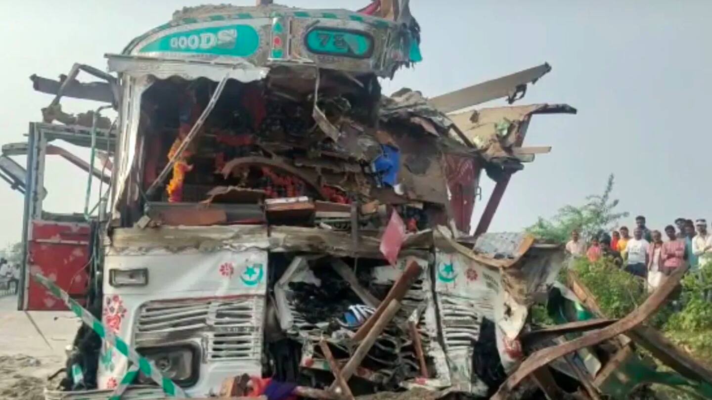 Delhi-Bahraich bus met with accident near Baburi village Delhi-Bahraich bus met with accident near Baburi village