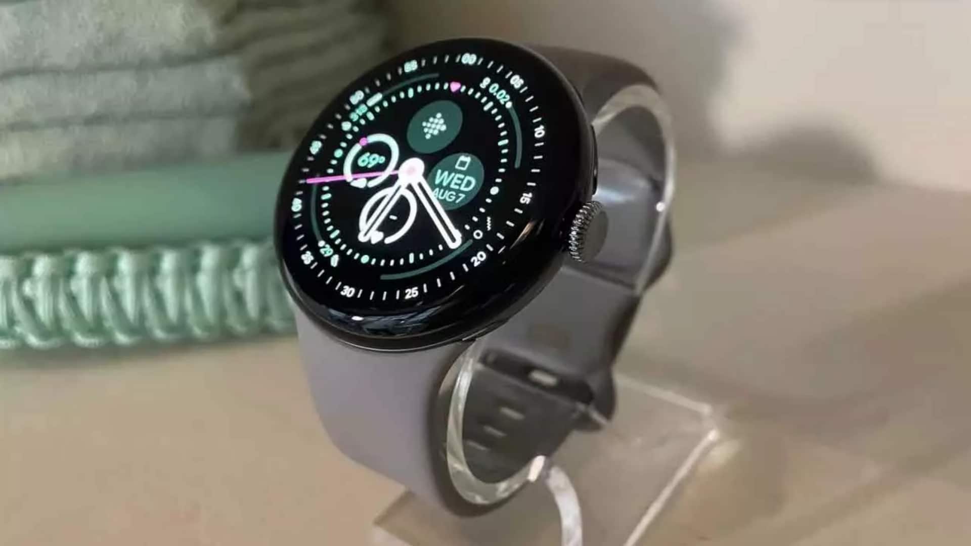 Google Pixel Watch 4 to feature side-mounted charging system Google Pixel Watch 4 to feature side-mounted charging system