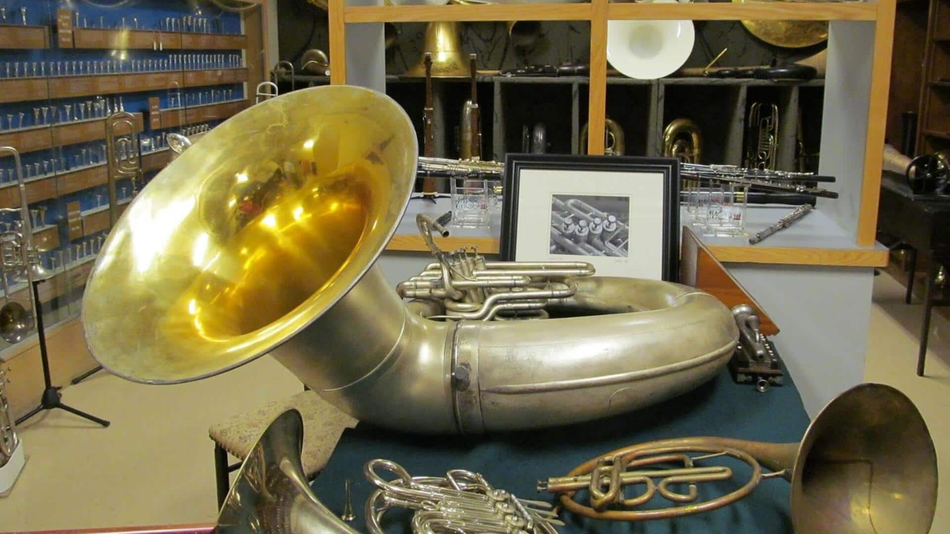 How to create sousaphone-inspired shelves How to create sousaphone-inspired shelves