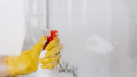 Remove soap scum from glass: A quick guide