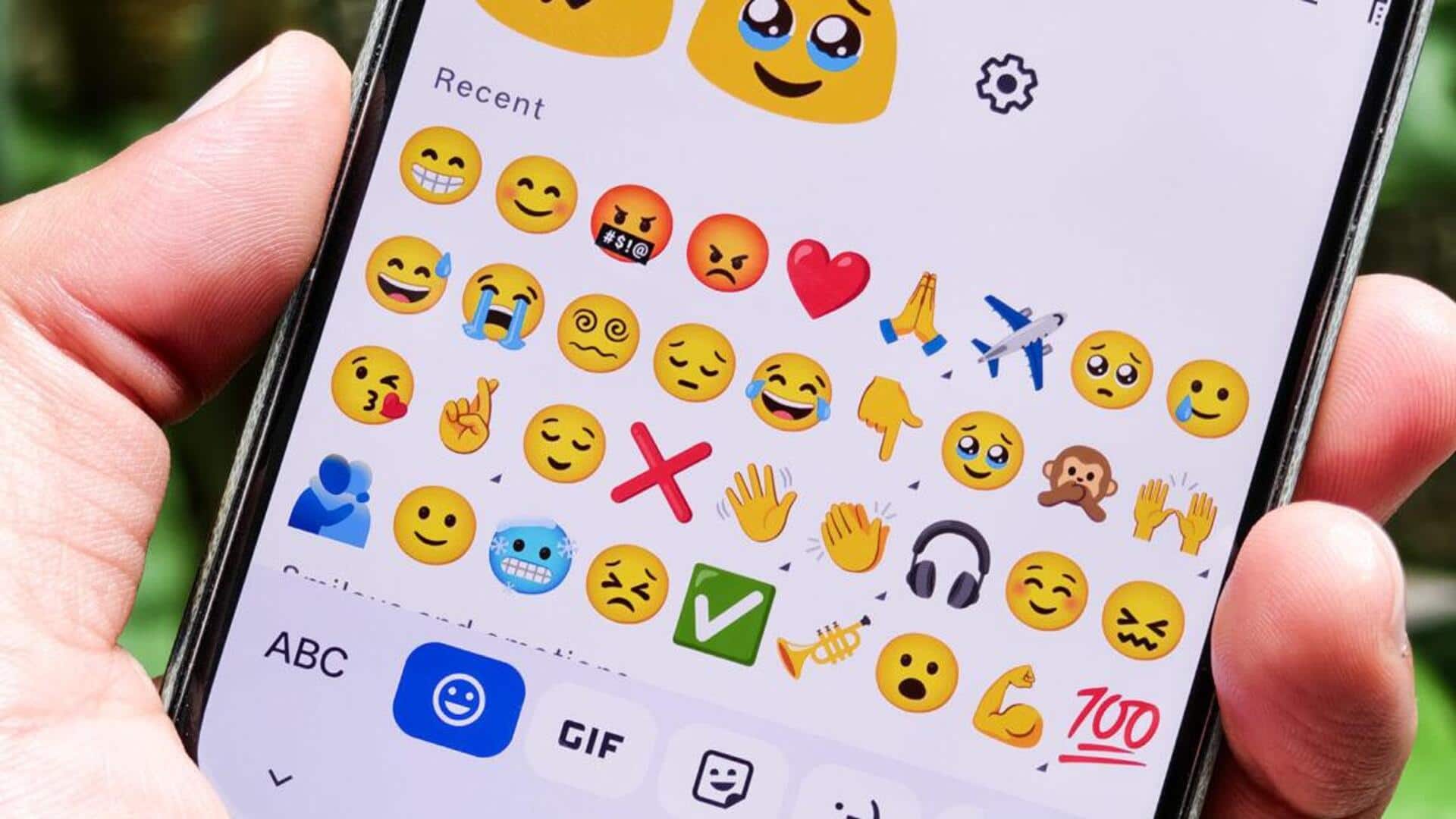Google updates Gboard with new emoji picker and settings UI