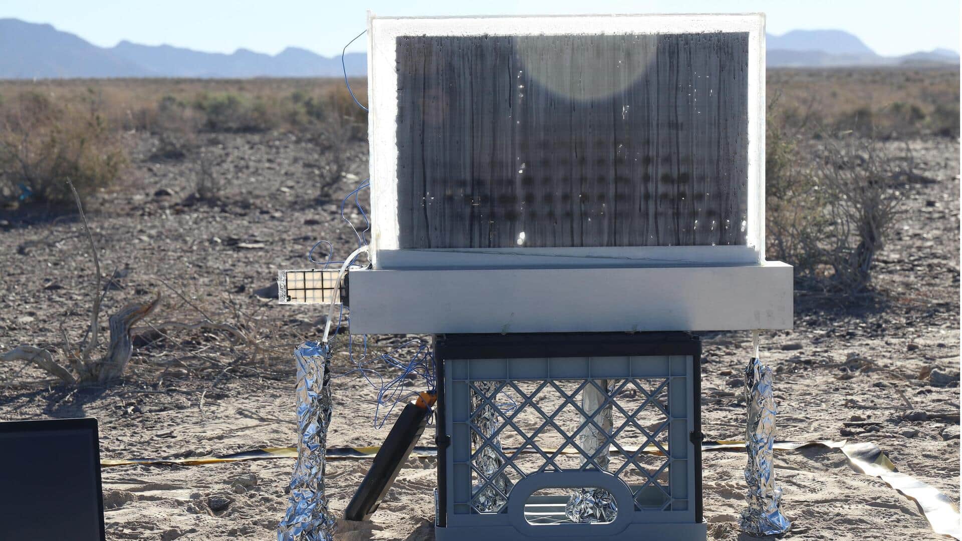 This device can extract drinking water from air without electricity