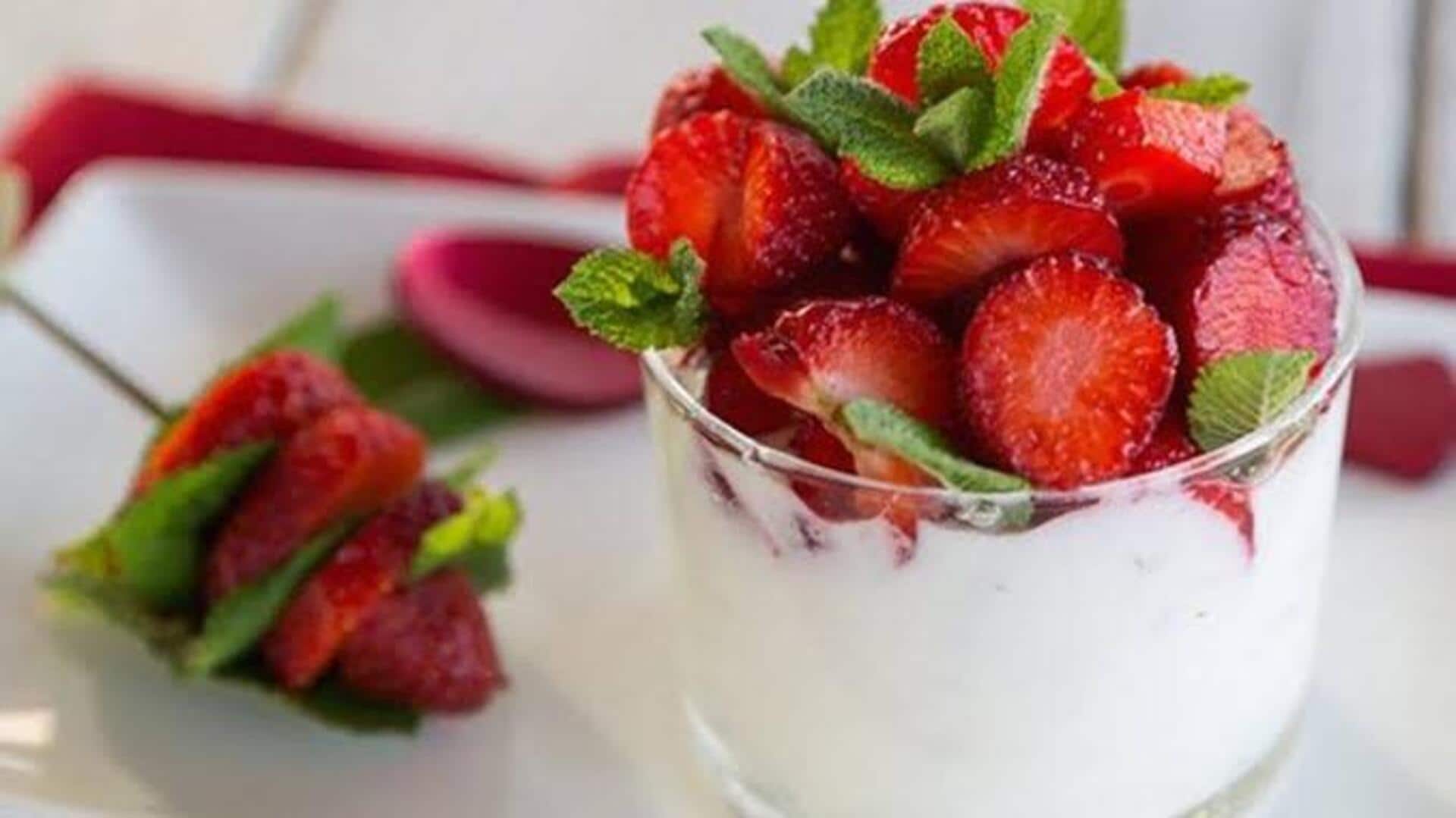 You must try these desserts with strawberry and mint