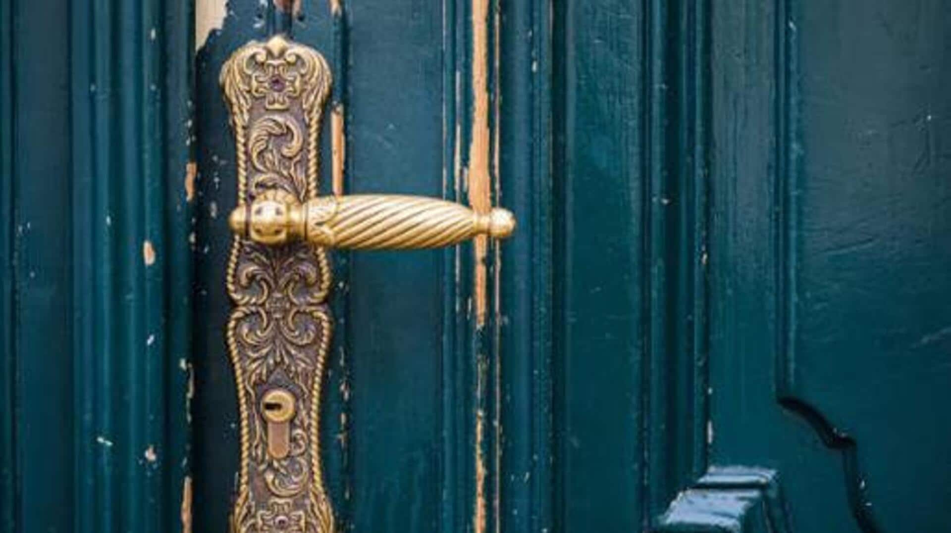 How to use antique doorknobs in decor