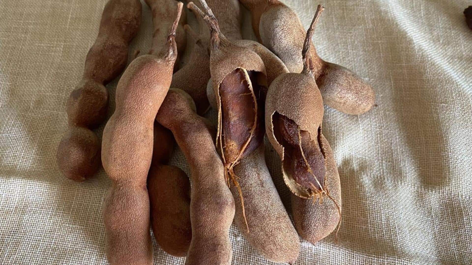 Tamarind v/s lychee: Which one is better for you?