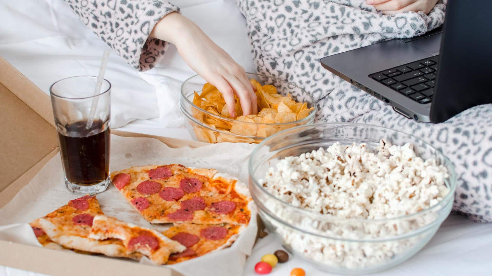 Expert reveals 5 worst foods people eat before bed