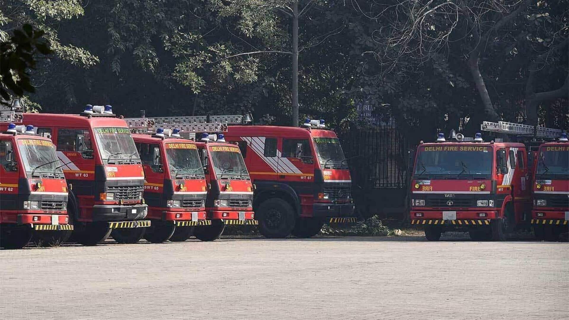 Delhi Fire Services got 400 calls between Diwali night-Tuesday morning Delhi Fire Services got 400 calls between Diwali night-Tuesday morning