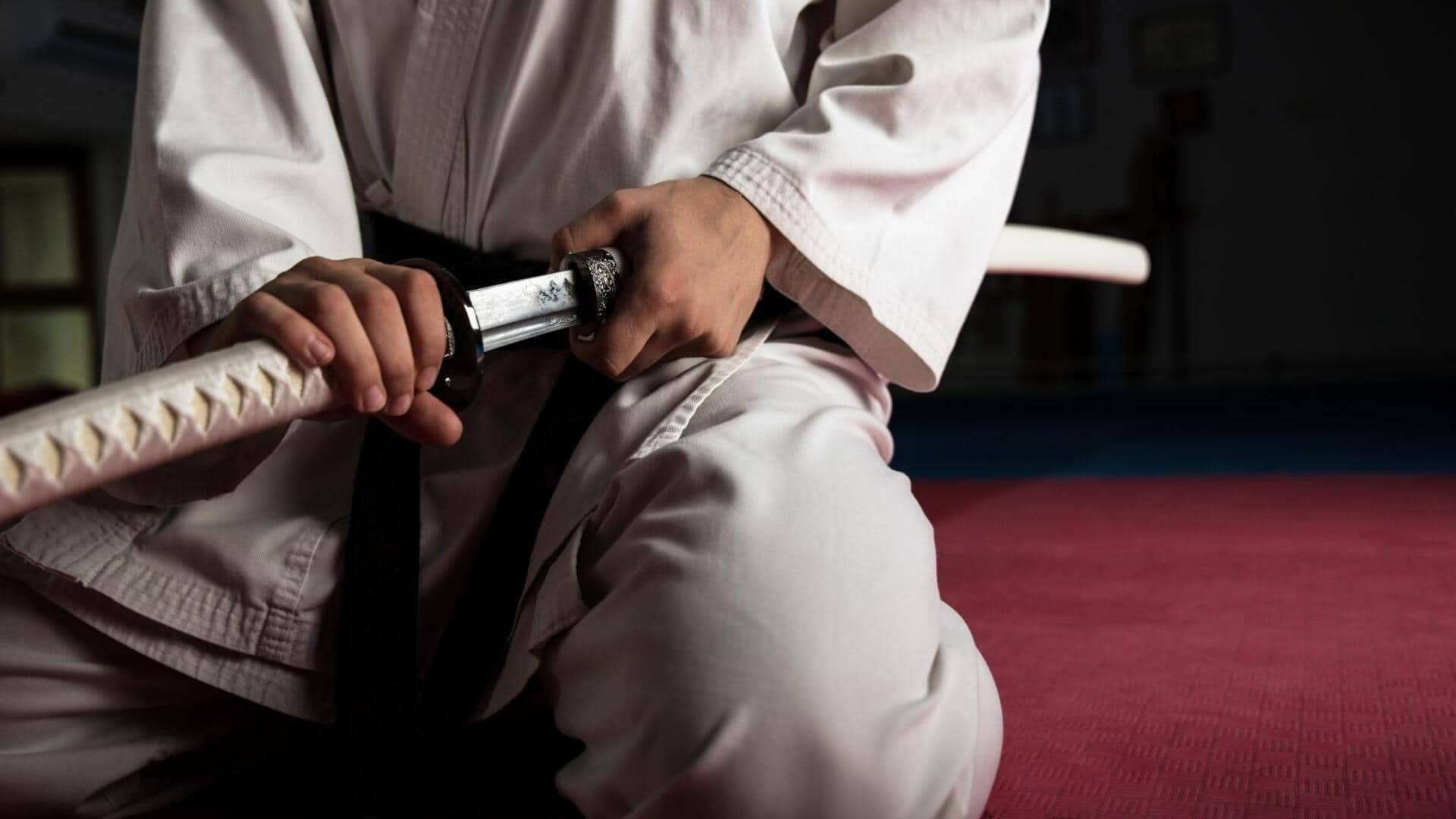 Martial arts weaponry: A new way to improve coordination