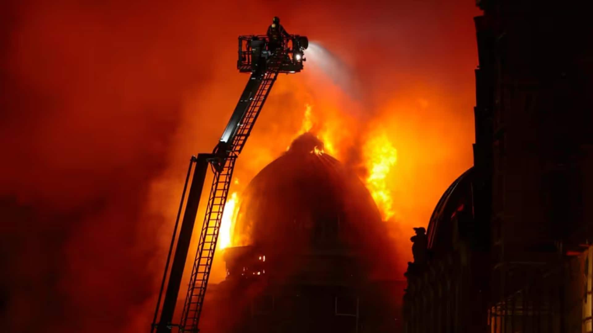 Glasgow Central Station shut due to massive fire; trains disrupted