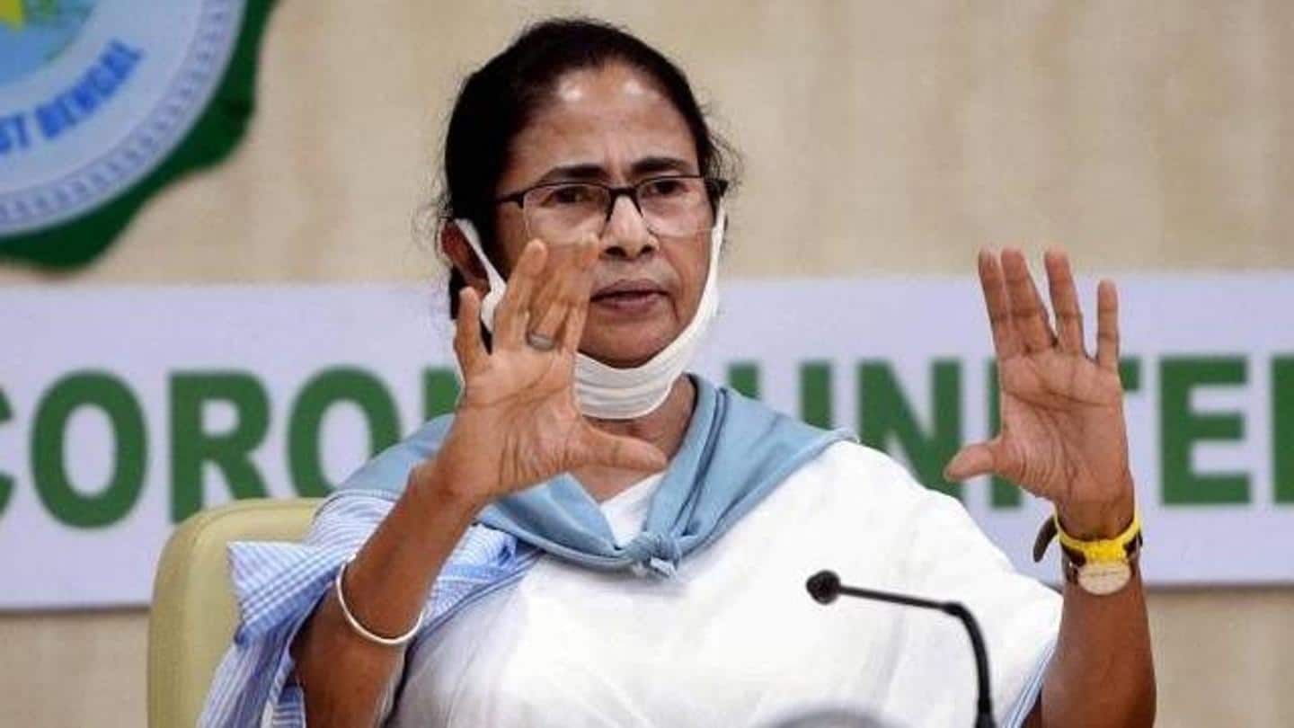 Bhabanipur by-poll: Mamata Banerjee pays sudden visit to mosque