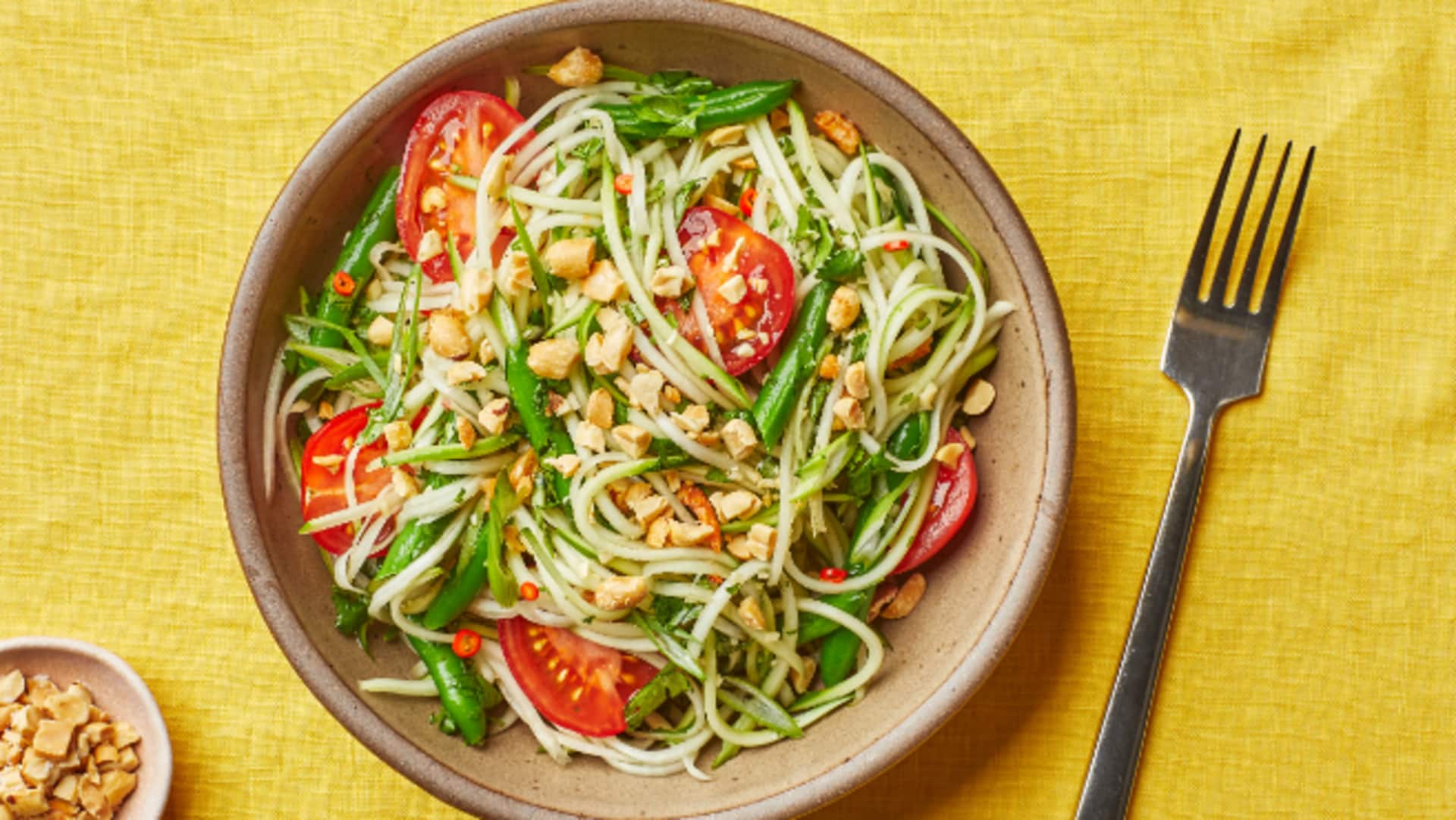 Health freaks will love this Thai green papaya salad recipe