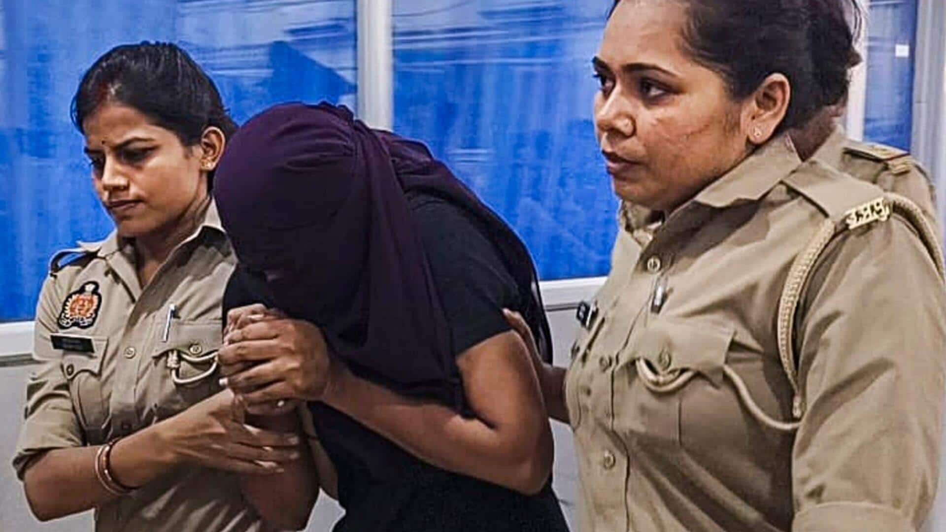 'Cámaras ocultas' en los baños de las mujeres aprendices Spark Spark Uproar en Gorakhpur 'Cámaras ocultas' en los baños de las mujeres aprendices Spark Spark Uproar en Gorakhpur