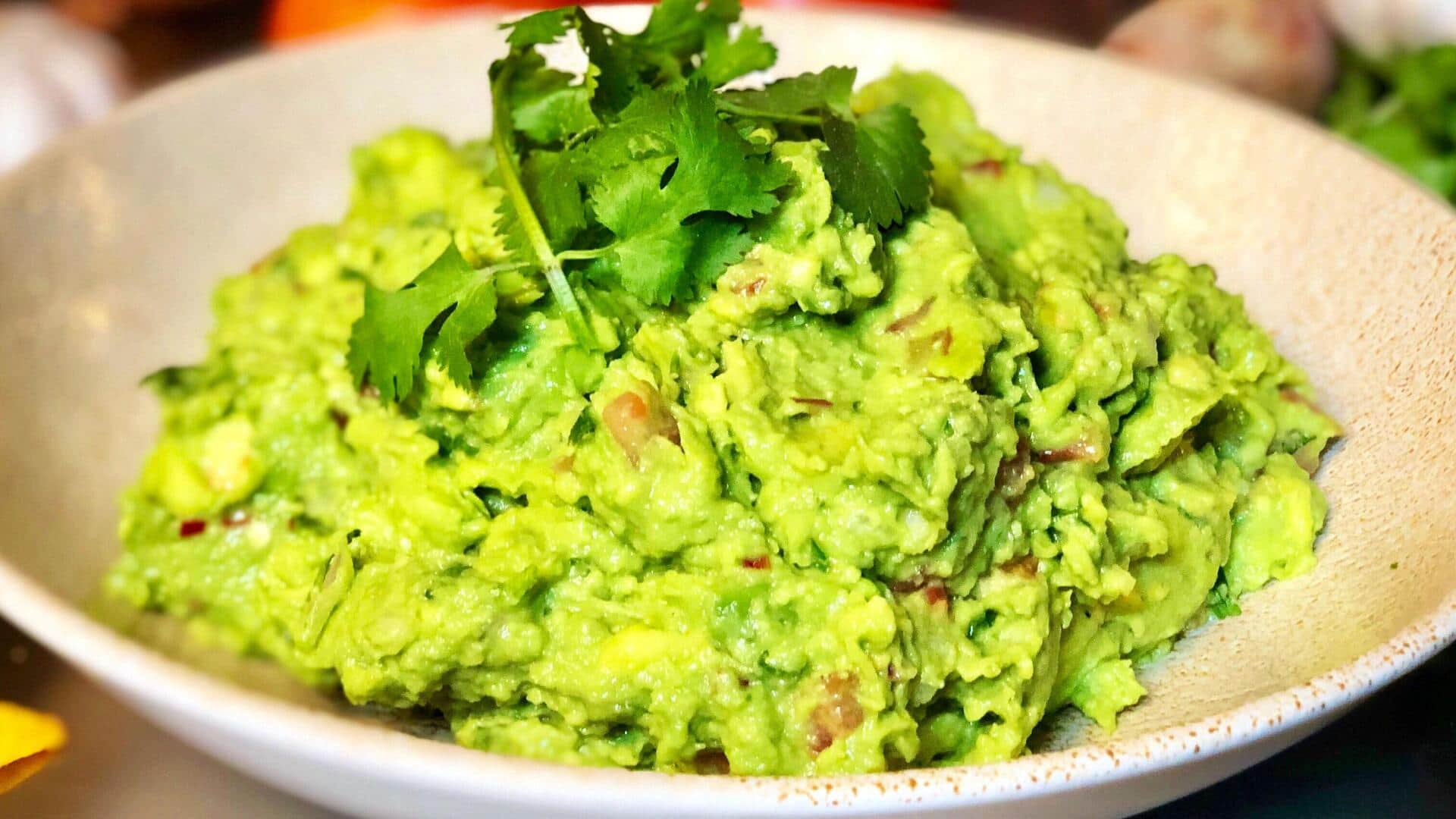 How to make dips using avocado and cumin 
