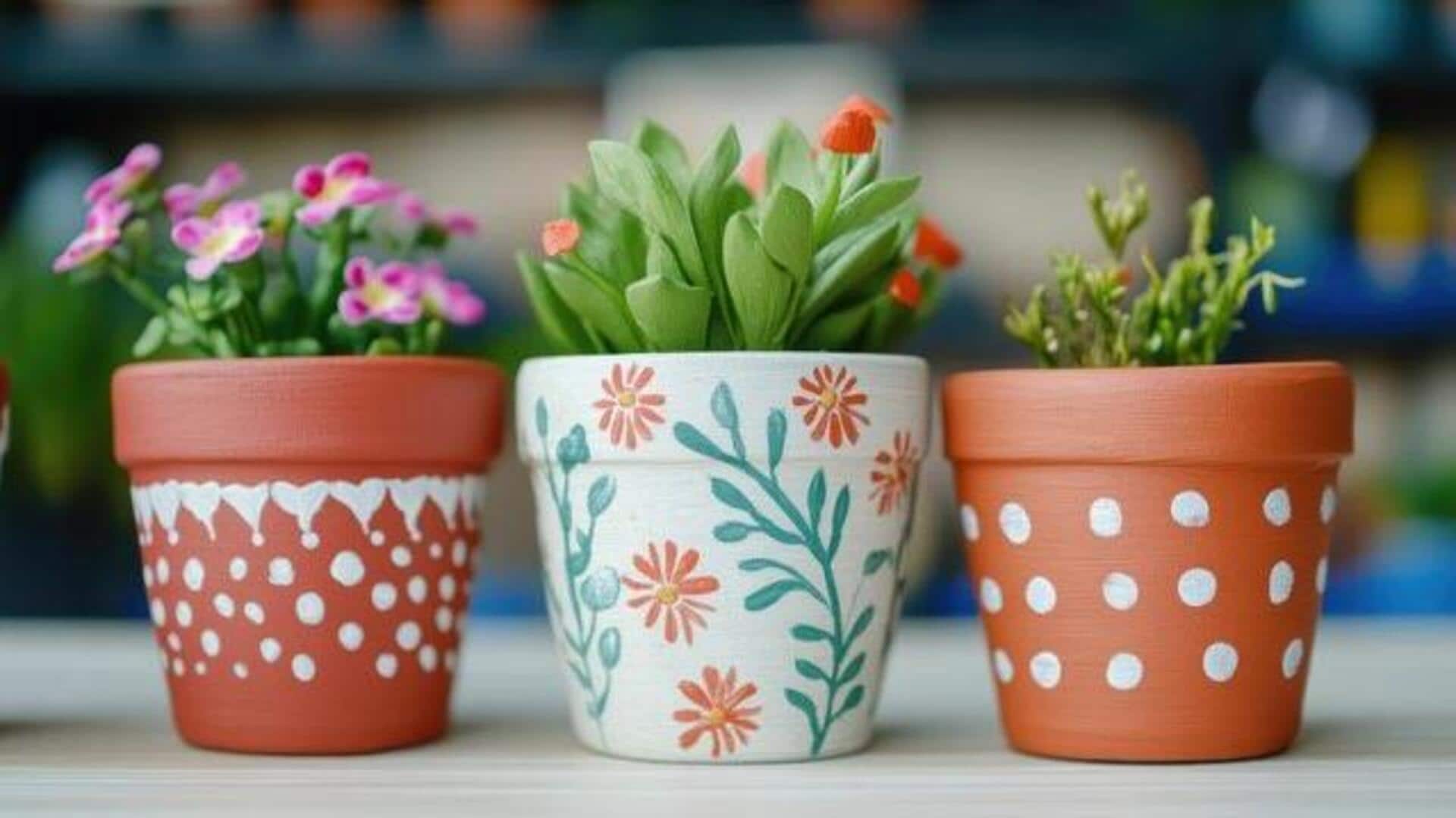This is how you can enhance your clay planters