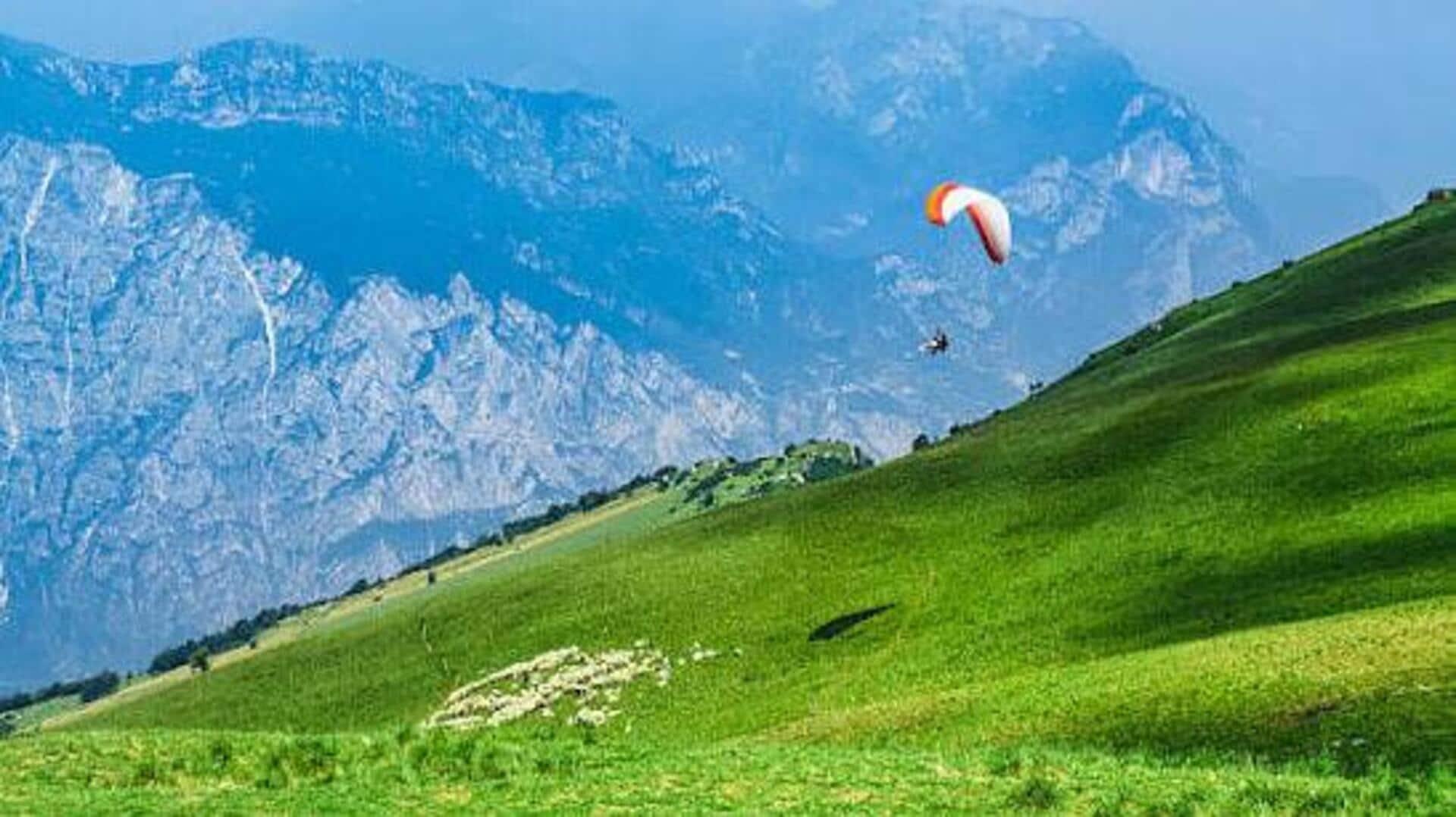 Your guide to paragliding in the Swiss Alps