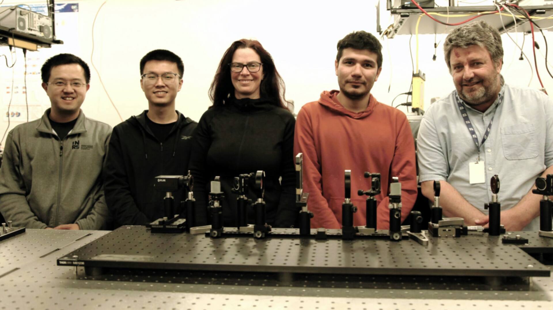 This revolutionary ultrafast camera records 156.3 trillion frames per second