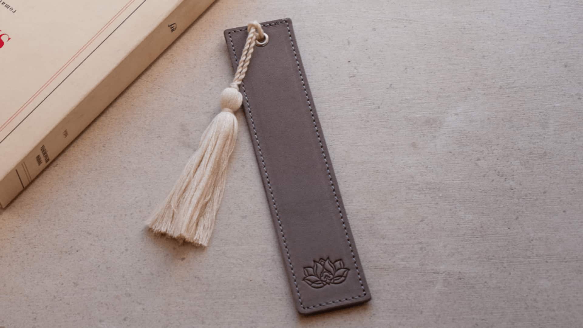 How to create leather bookmarks 