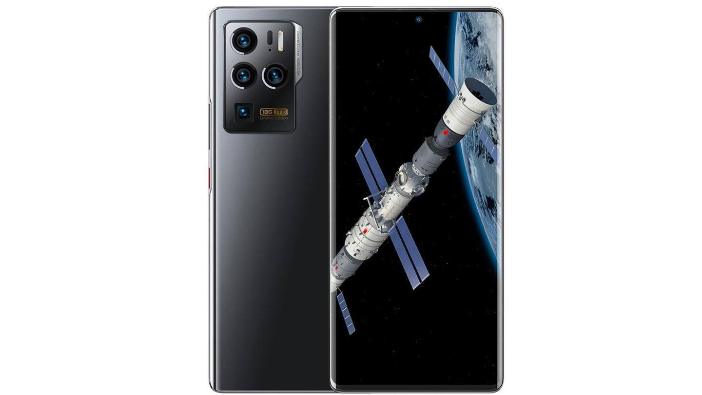 The phone has a Full-HD+ AMOLED display The phone has a Full-HD+ AMOLED display