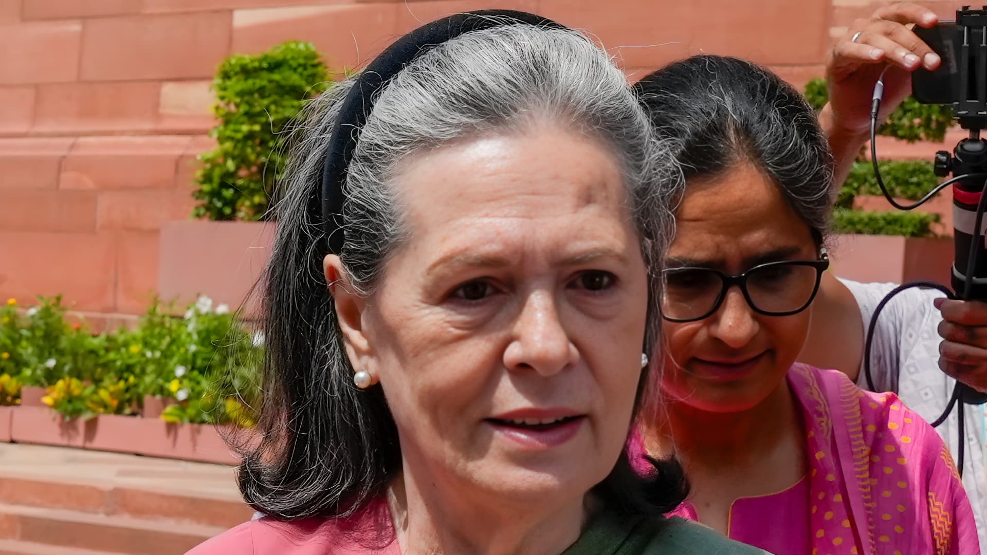 Sonia Gandhi gets court notice over '1980-81 electoral roll entry'