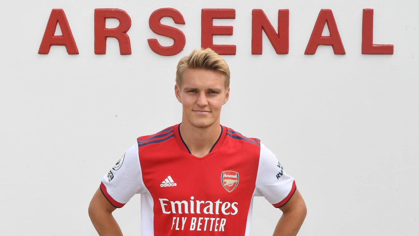 Odegaard returns to Arsenal after signing a five-year deal Odegaard returns to Arsenal after signing a five-year deal