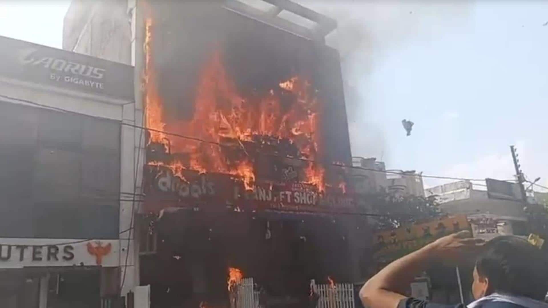 14 dead after massive fire at Lucknow commercial building 