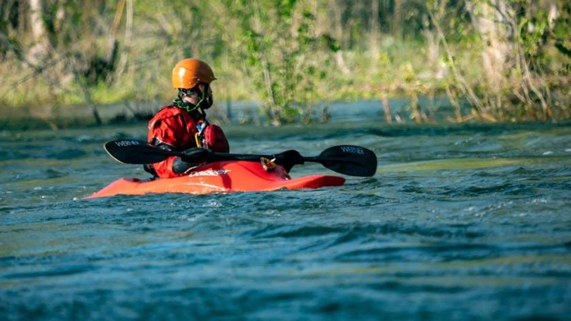 Kelp forest kayaking: Underwater forest paddle